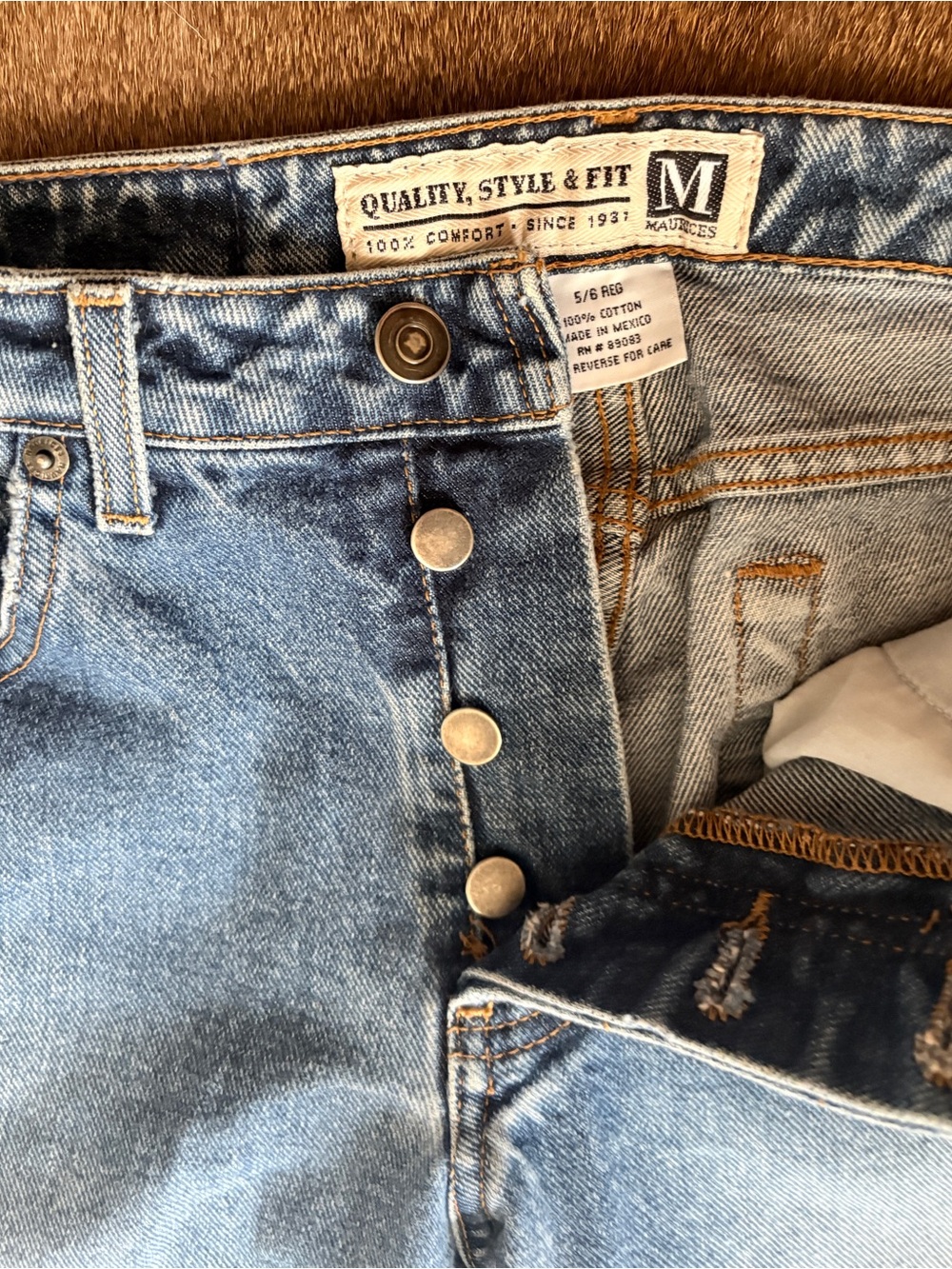 Maurices Button Fly Denim Jeans woman’s Size 5/6 Regular Blue Wash - Picture 3 of 5